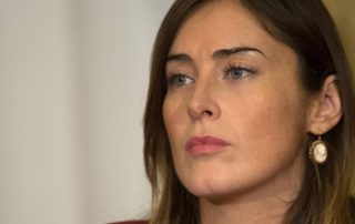 Ecco chi scempia la Costituzione Maria Elena Boschi